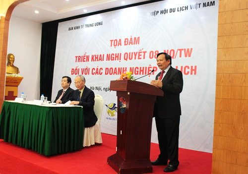 Tổng cục trưởng Tổng cục Du lịch Nguyễn Văn Tuấn báo cáo về Nghị quyết 08-NQ/TW
